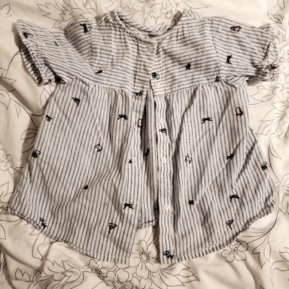 Cotton button up breezy and cute top, great for the summer (4th of July )